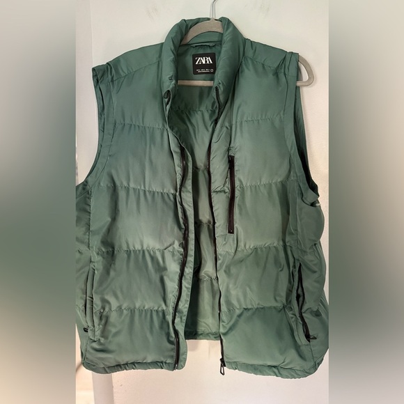ZARA Men’s Green Puffer Vest - Picture 2 of 4